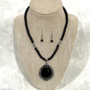 NWOT Elegant Black and Silver Necklace and Earrings Set
